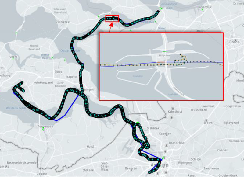 Een schip in een sluis