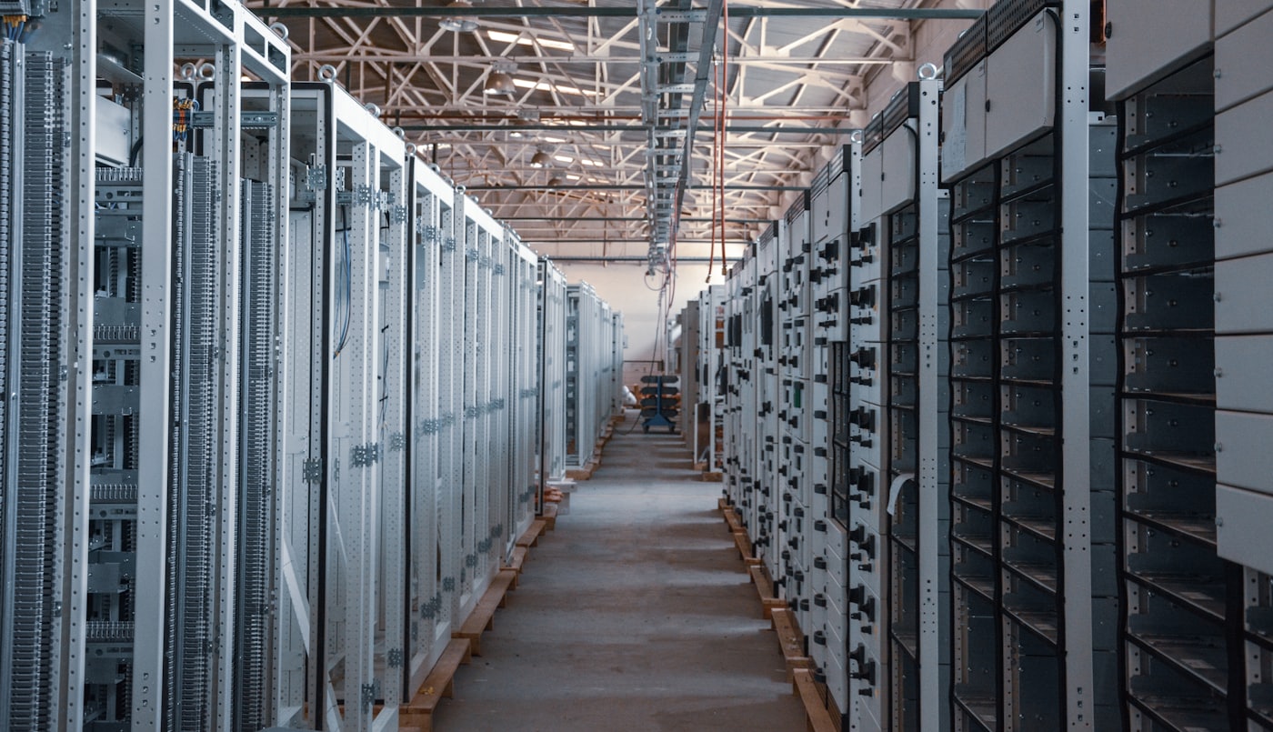 Rijen servers in een datacenter